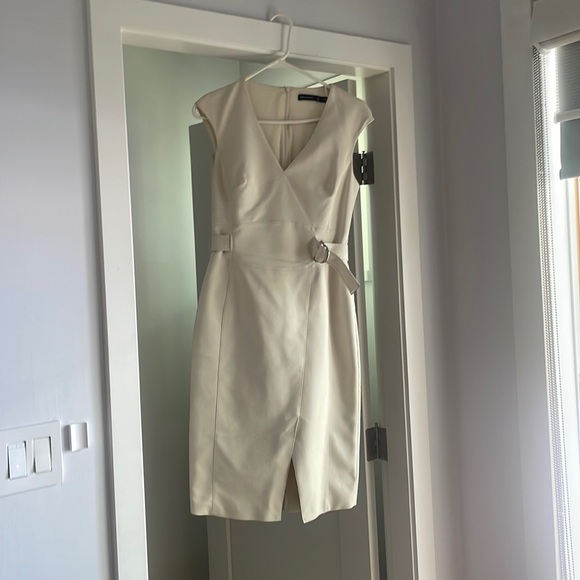 White belted Karen Millen dress - Picture 1 of 4